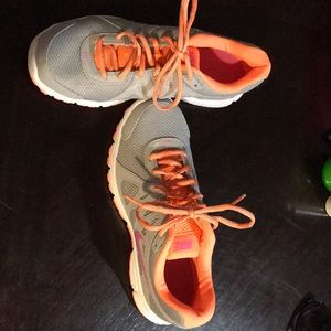 Nike tennis shoes NWOT